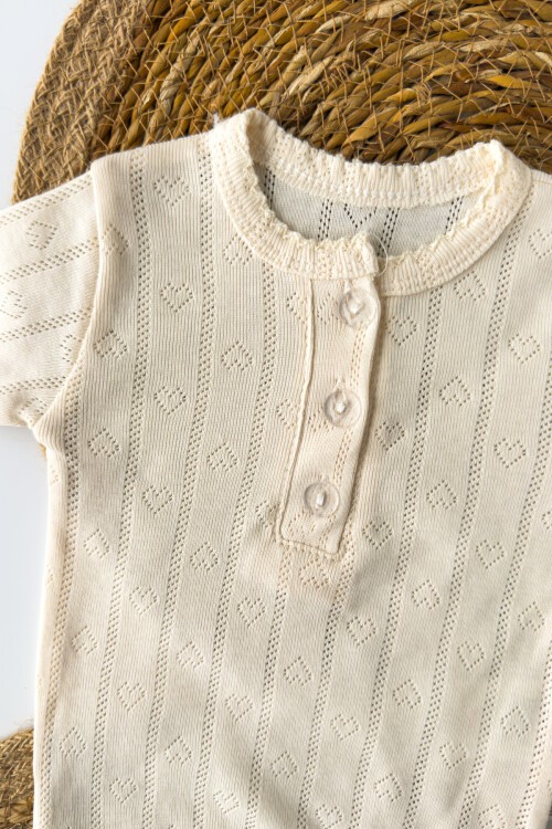 0-18 AY ÜÇ DÜĞMELİ KALPLİ KISA KOLLU BADİ BEJ