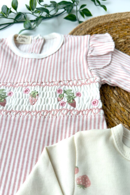 0-3 AY ÇİLEK DESENLİ PATİKLİ ÜÇLÜ TULUM